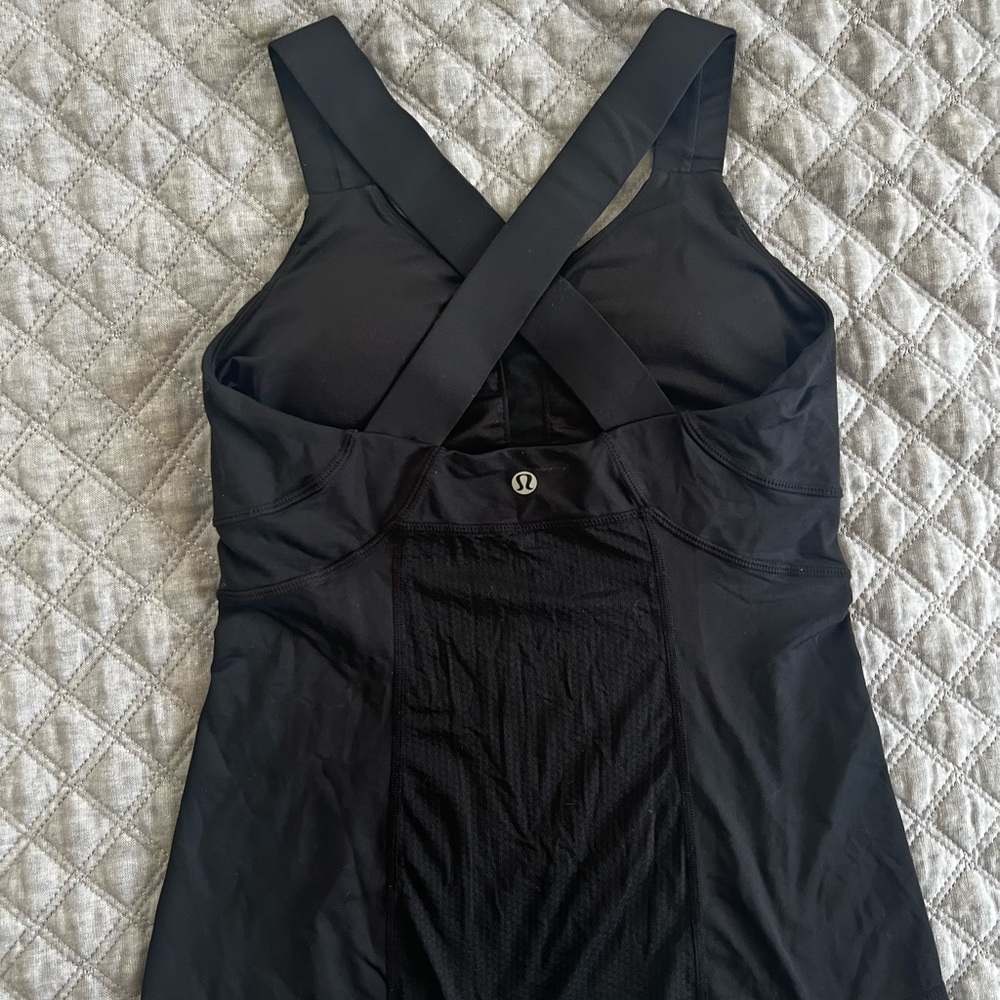 Lululemon black tank size 6